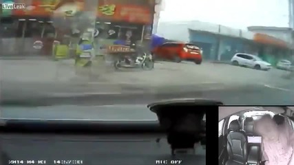 Гледай как кара дядото