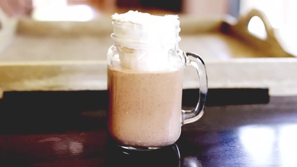 Как да си направите млечен шейк с нутела и кафе?
