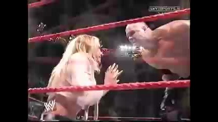 Kane chokeslams Trish 