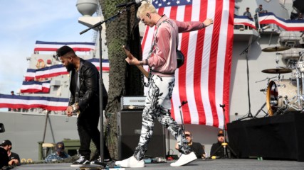 Machine Gun Kelly представиха "Let You Go": WWE Tribute to the Troops