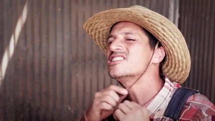 Дебелак рапира в няк'ва нива Three Loco - We Are Llamas