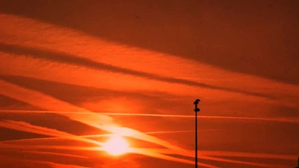 Разпръскване на химически в - ва в небето (chemtrails) - проследяването на целия процес в Hd формат 