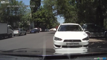 Да те хванат за дупето от кола