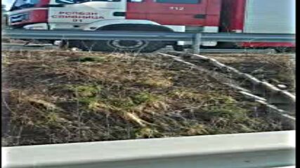 Товарен камион гори на магистрала "Европа",при гр.Сливница.