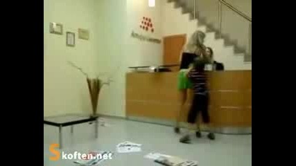 Палаво дете! ЯЯяя червени прашки!