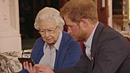 Видео с кралица Елизабет, принц Хари и семейство Обама – в мрежата