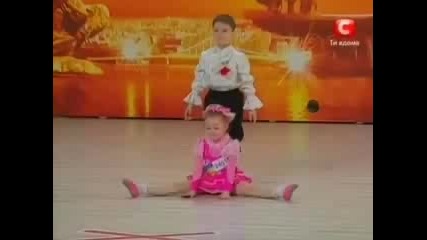 Великолепни са...two Awesome Dancing Kids- Насладете се Приятели