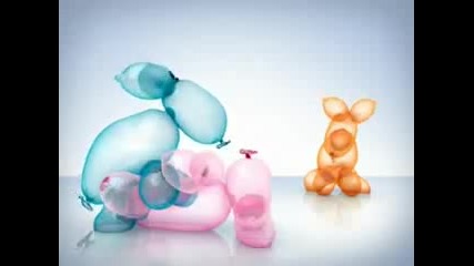 Малка рекламка на durex и животни от балон
