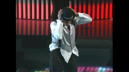 Chris Brown & Rihanna - Wall To Wall/Umbrella/Kiss Kiss (MTV Video Music Awards 2007) (ВИСОКО КАЧЕСТВО)