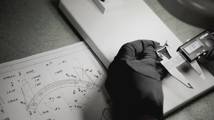 Сблъсък между модерни технологии и класическа изработка, правят тези часовници