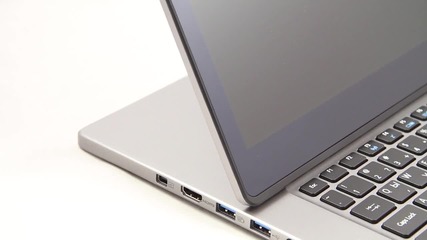 Бг Екстравагантен лаптоп-таблет Acer Aspire R7