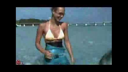 Jessica Alba - And the animals