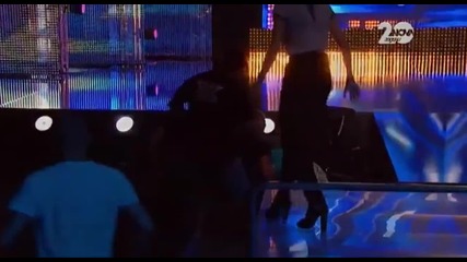 X Factor - Жена падна на сцената