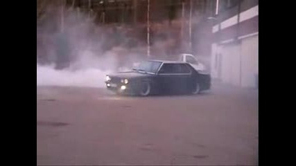 E28 M535 With E34 V8 Burnout