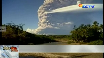 Огромен Нло над изригващ Вулкан