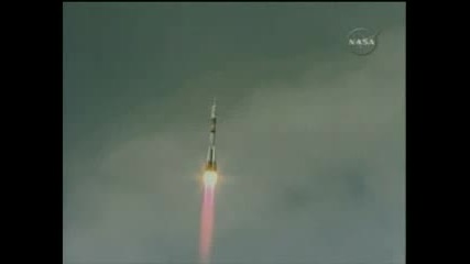 „Союз” пое към МКС
