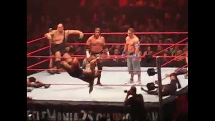 Santino сам се хвърля от ринга на 15 Man Battle Royale през 2009