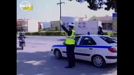Моторист се бъзика с полицай *смях* 