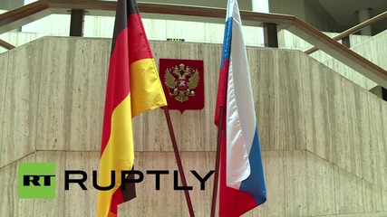 Germany: Berliners don St George's ribbons ahead of V-Day