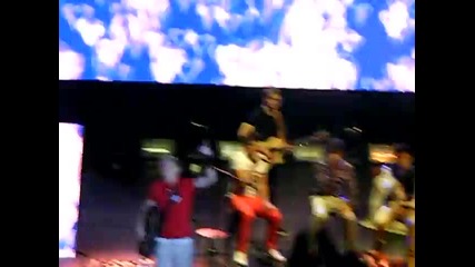 One Direction - Пеят I gotta feeling/valerie/stereo hearts and torn в Манчестър на 22.12.