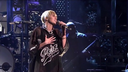 Miley Cyrus - Wrecking Ball Live at snl 2013
