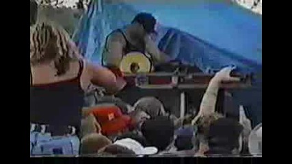 Limp Bizkit - Jump Around