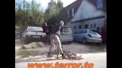 Пияно Момче С Колело