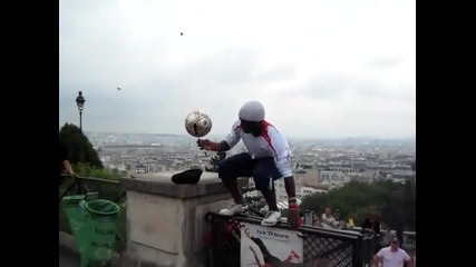 Този човек определено може да прави freestyle