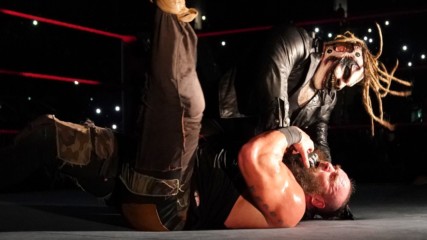 “The Fiend” Bray Wyatt brutalizes Strowman in Raw shocker: Raw, Sept. 23, 2019