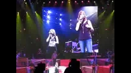 Kelly Clarkson Feat Reba Mcentire Breakaway Live Freedom Hall, Louisville, Kentucky January 2008 