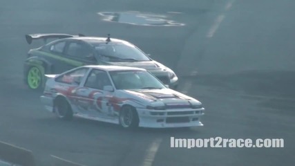 Scion tc vs Ae86 Corolla drifting