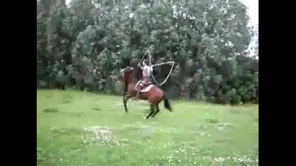 Кон Скача На Въже