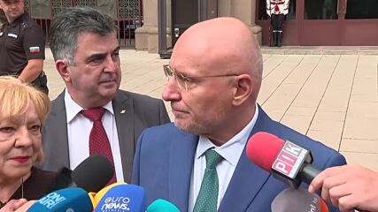 Шефът на БНБ: Централната банка не трябва да се въвлича в политическия процес