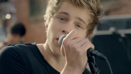 5 Seconds Of Summer - She Looks So Perfect + текст и превод