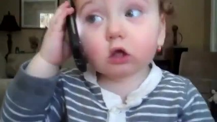 Бебе говори по телефона_смях