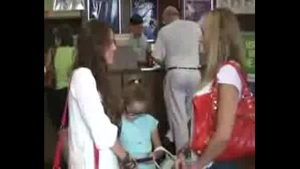 Miley Cyrus At Post Office With Her Mom