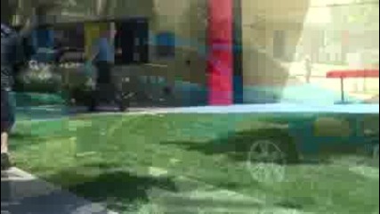 Да ти сменят истинската кола с такава от лего