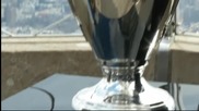 Трофеят от ШЛ на върха на Емпайър Стейт Билдинг