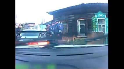 Полицаи преследват пиян шофьор с отнета книжка