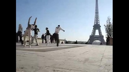 Jumpstyle under Eiffel tower