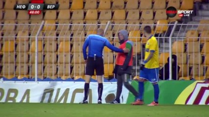 Рефер се скара на едно от децата, които подават топките на Нефтохимик - Верея
