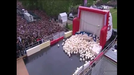 Скок С Ролери от Aйфеловата Кула