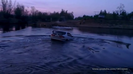 Глупави руснаци потапят кола във вода