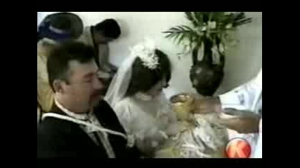 Жена И Пада Ченето В Деня На Сватбата Си