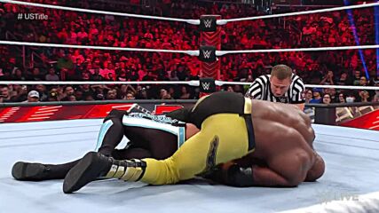 Bobby Lashley transforms AJ Styles' Calf Crusher into a Hurt Lock