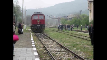 07 020 се прикачва към пъническия за Пловдив.