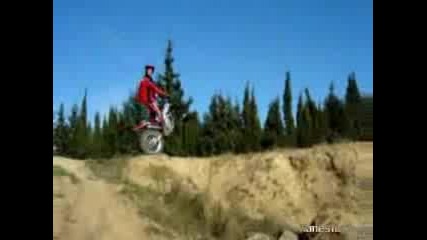 Каране На Мотор На Една Гума.flv
