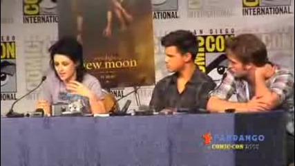 New Moon cast at the Comic Con Press Conf Taylor Lautner Kristen Stewart Robert Pattinson 