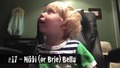 2 годишно дете изрежда 20 кечиста само за 2 минути, след като изслушва техните песни