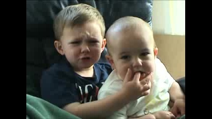 Charlie bit my finger - again ! 